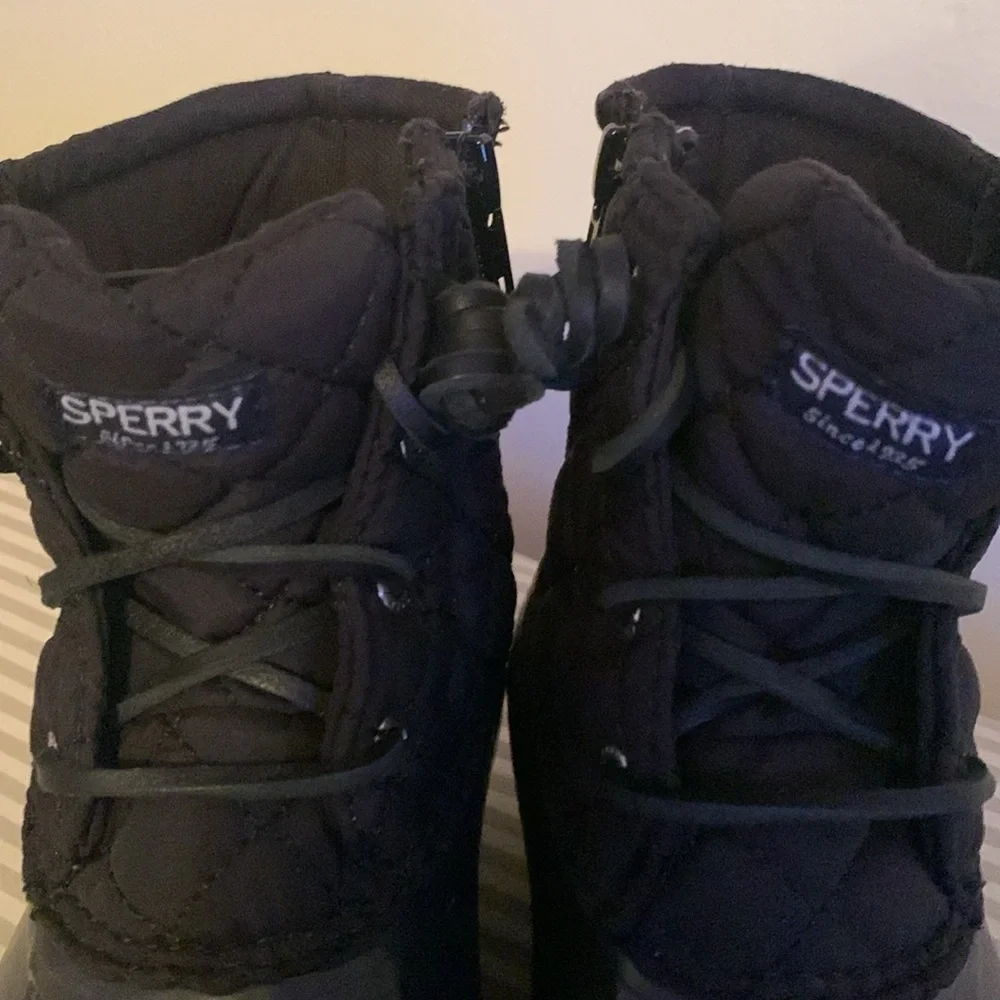 Sperry Saltwater Quilted Winter Boots Size 4